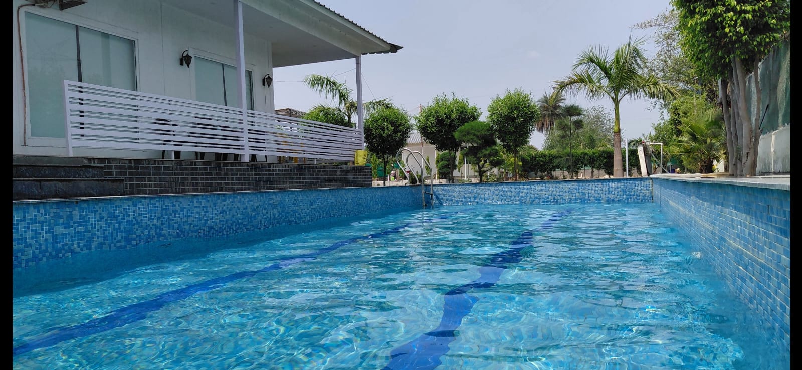 Pool farmhouse